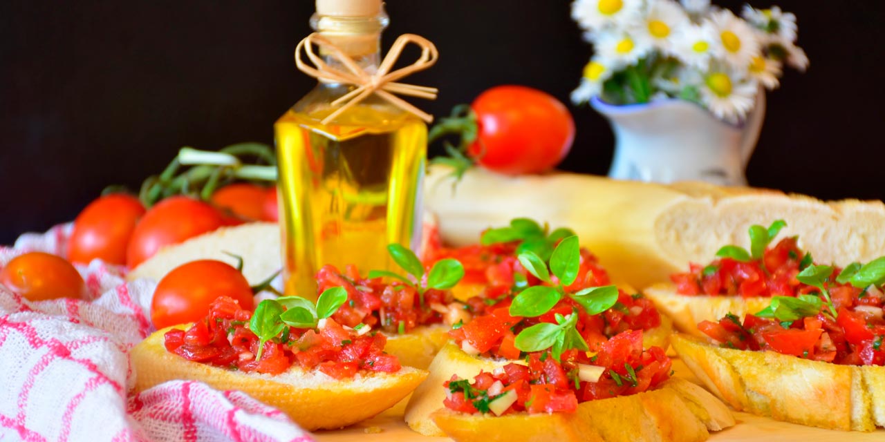 PAN CON TOMATE FRESCO Y MOJO VERDE