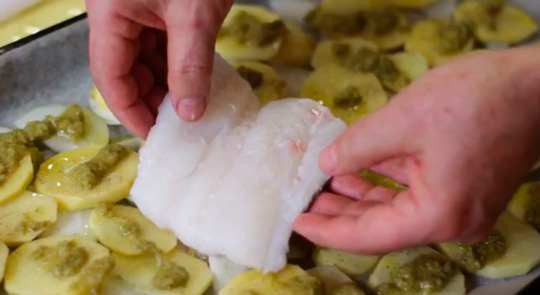 Merluza al horno con Mojo verde Buenum